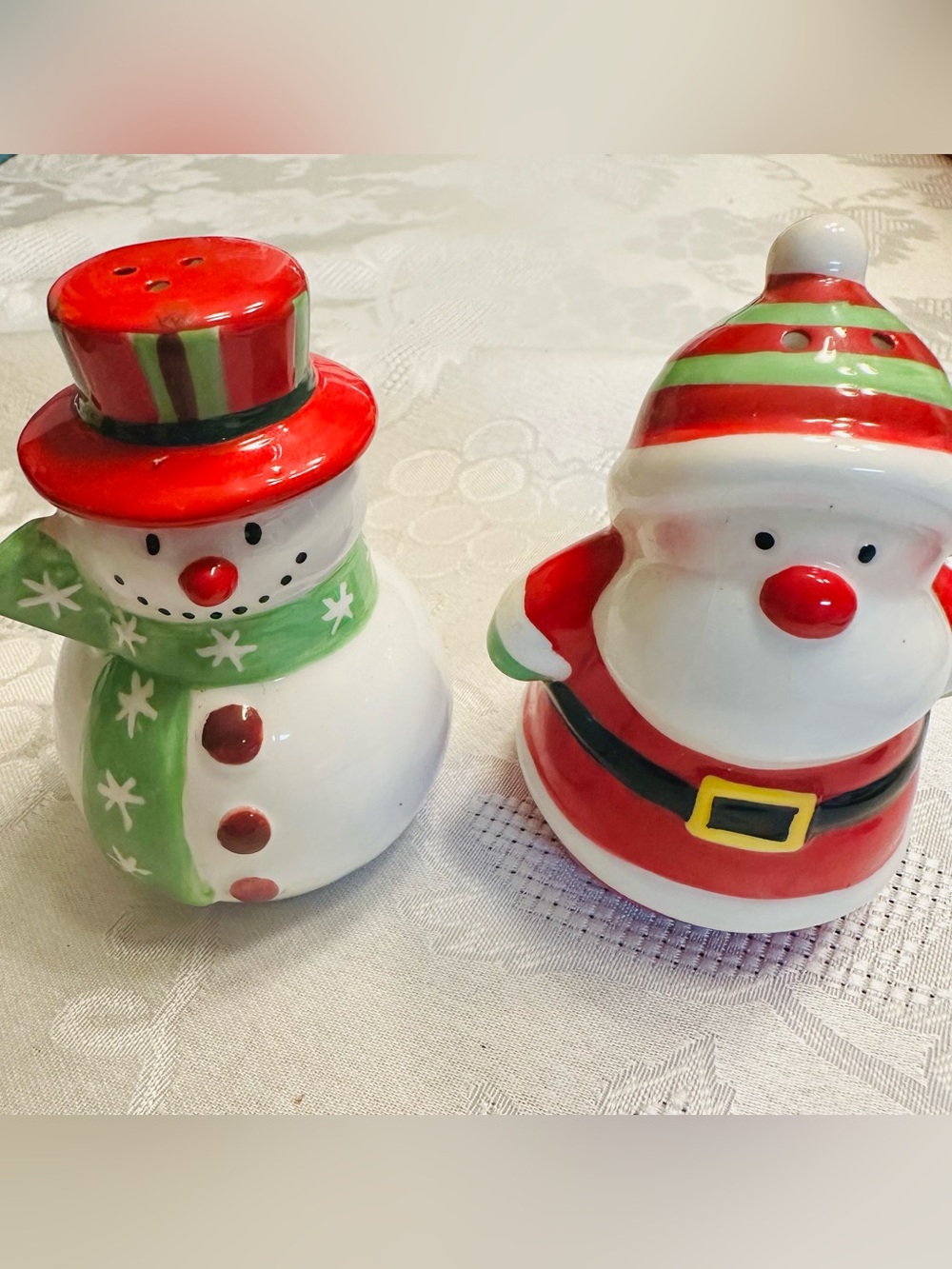 Vintage Essex Mfg. Inc. Santa & Snowman Christmas Salt & Pepper Shakers Set